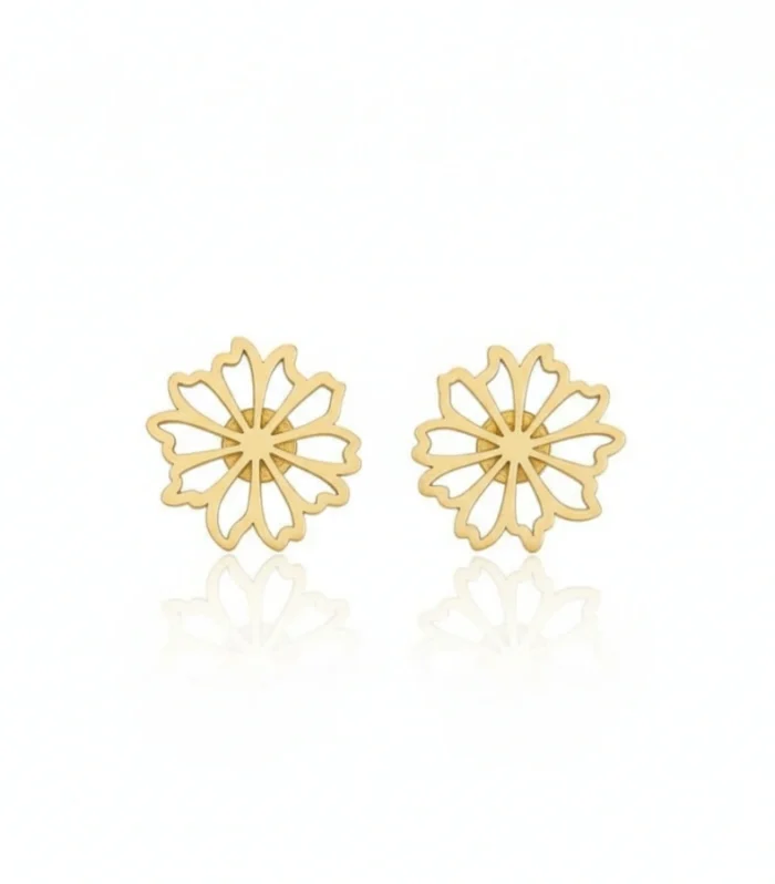 Elegant Scalloped Flower Gold Stud Earrings